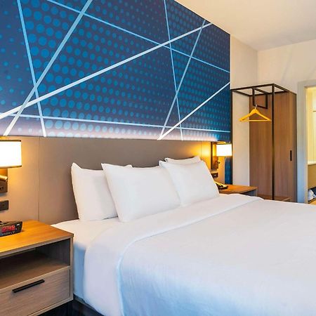 Comfort Suites Келоуна Экстерьер фото
