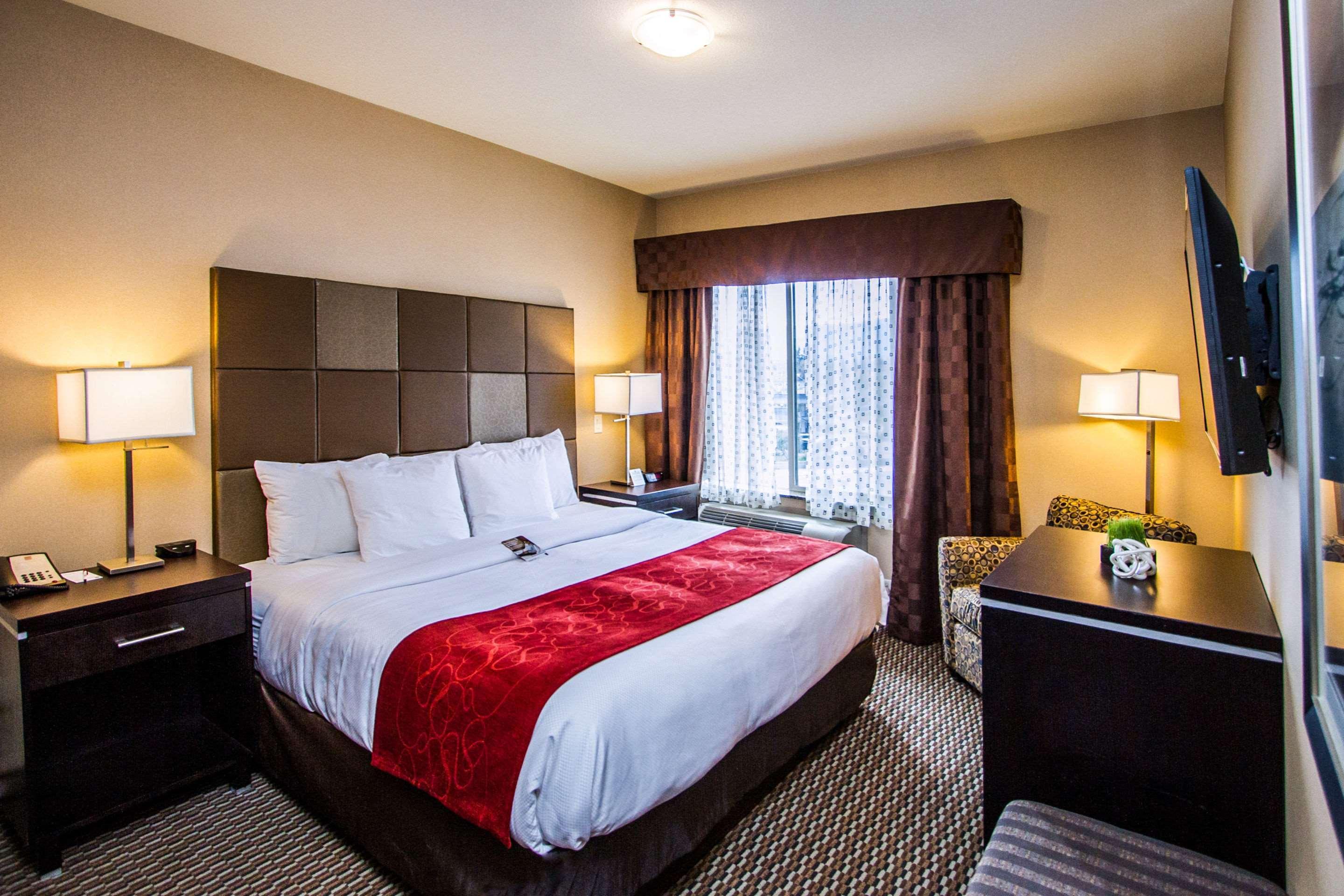 Comfort Suites Келоуна Экстерьер фото