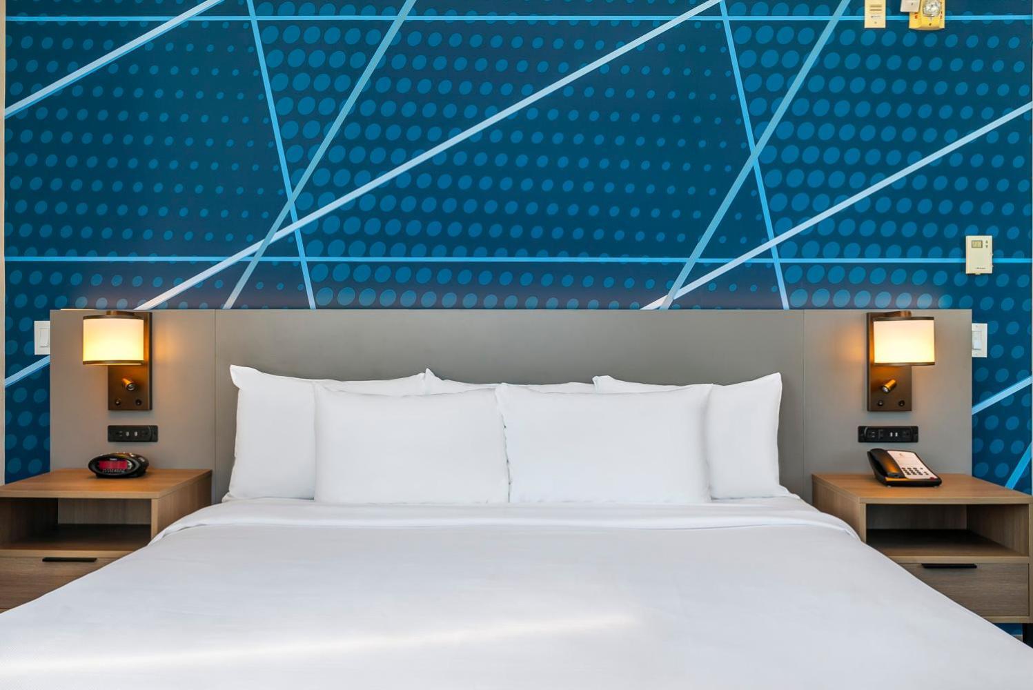 Comfort Suites Келоуна Экстерьер фото