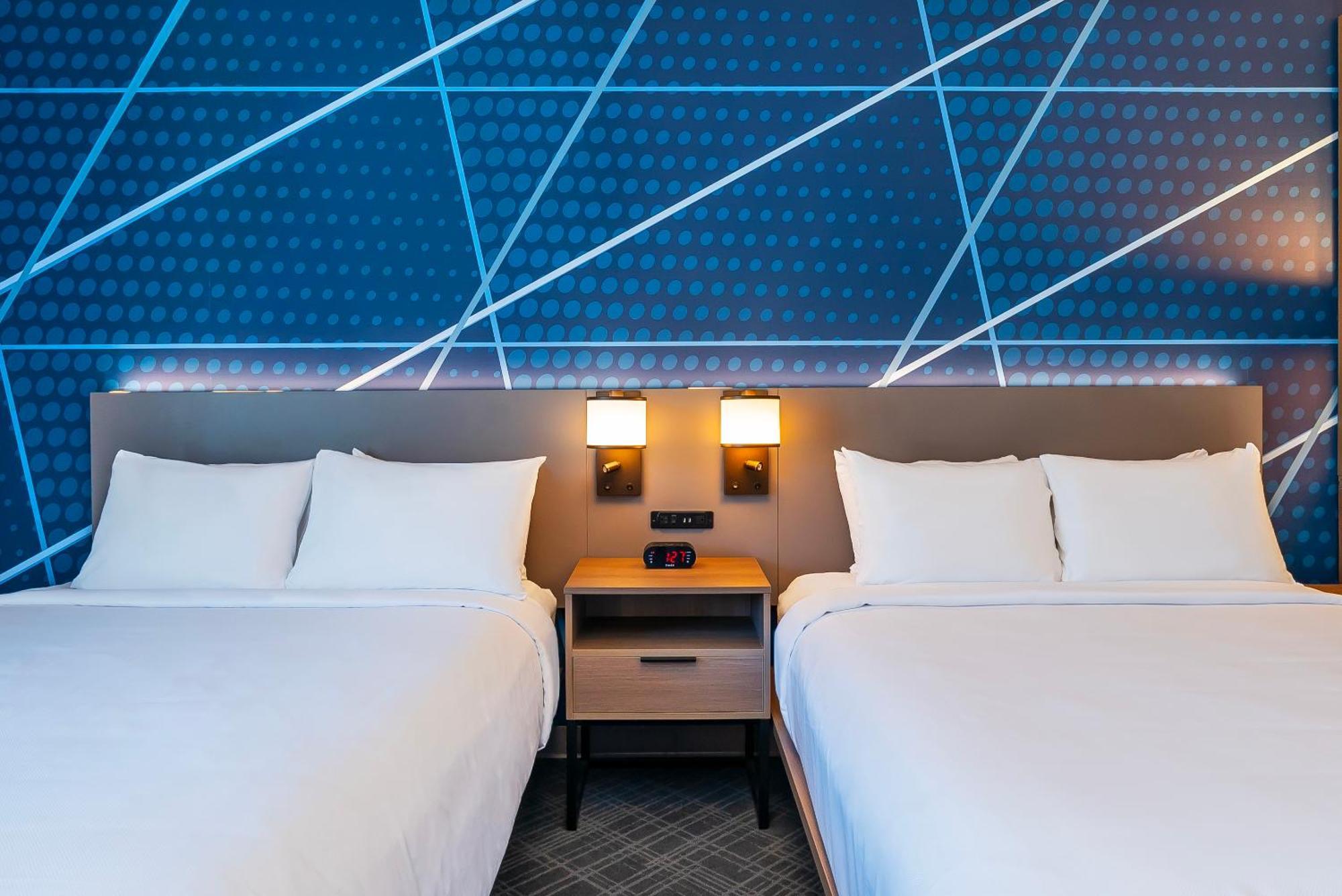 Comfort Suites Келоуна Экстерьер фото
