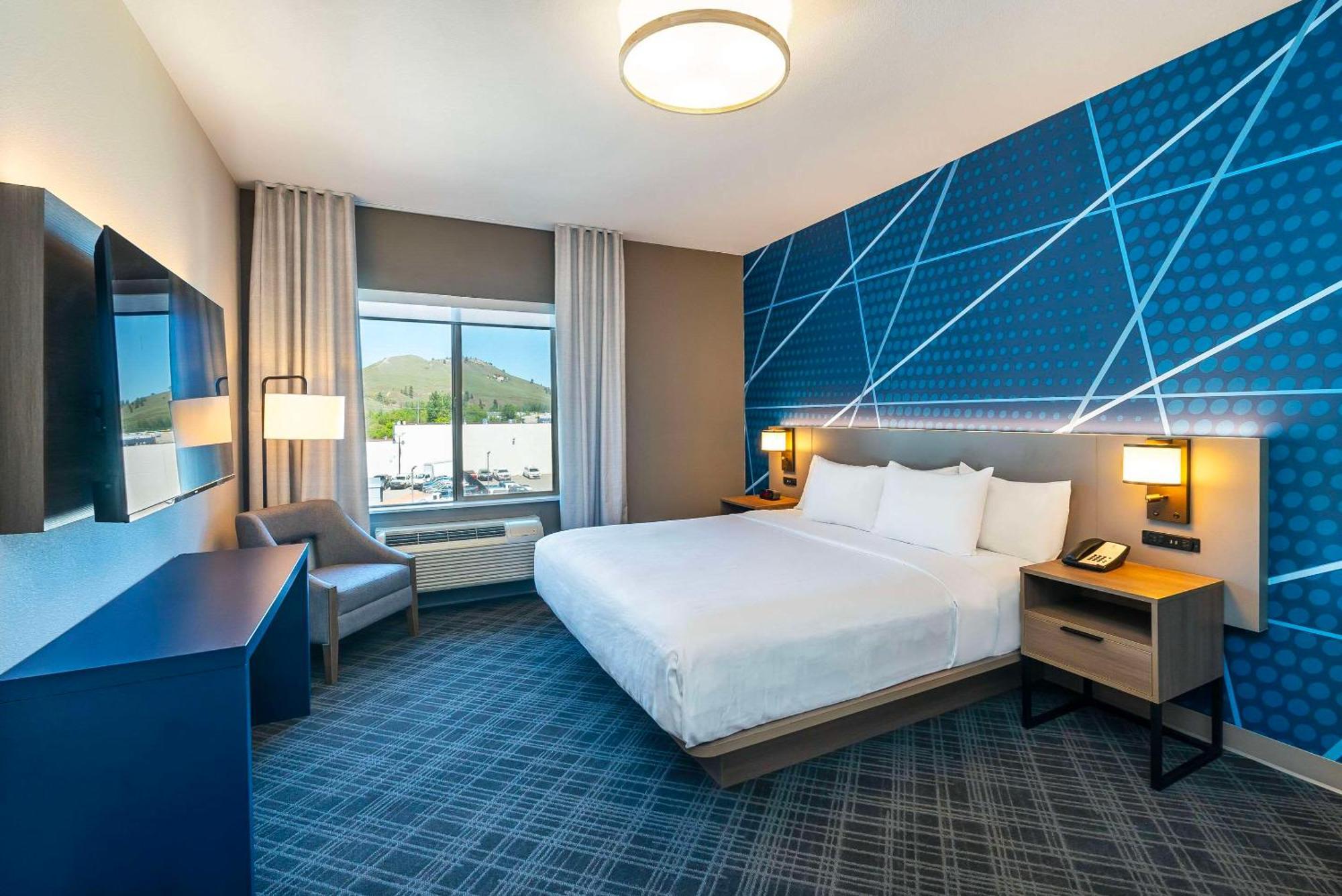 Comfort Suites Келоуна Экстерьер фото