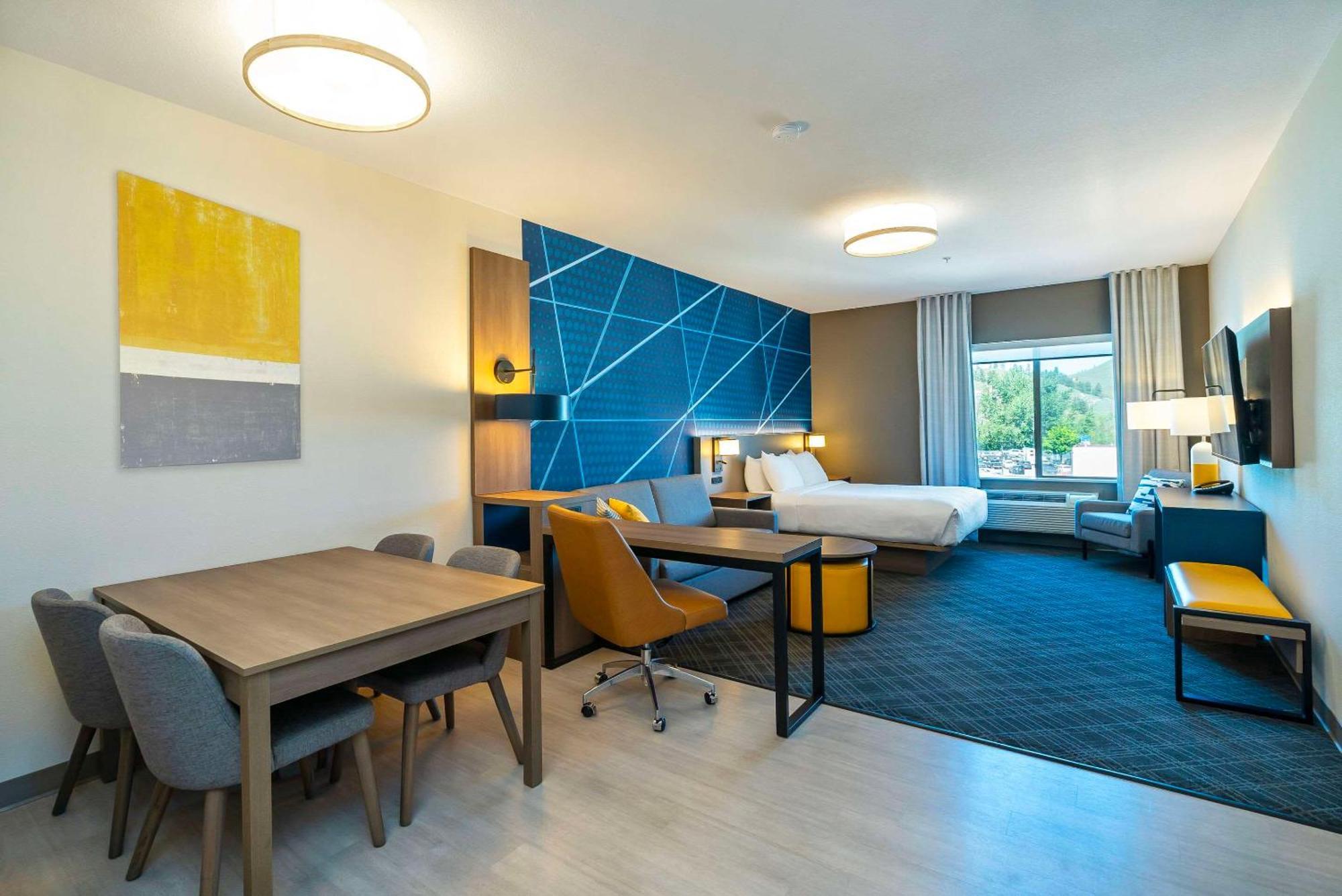 Comfort Suites Келоуна Экстерьер фото