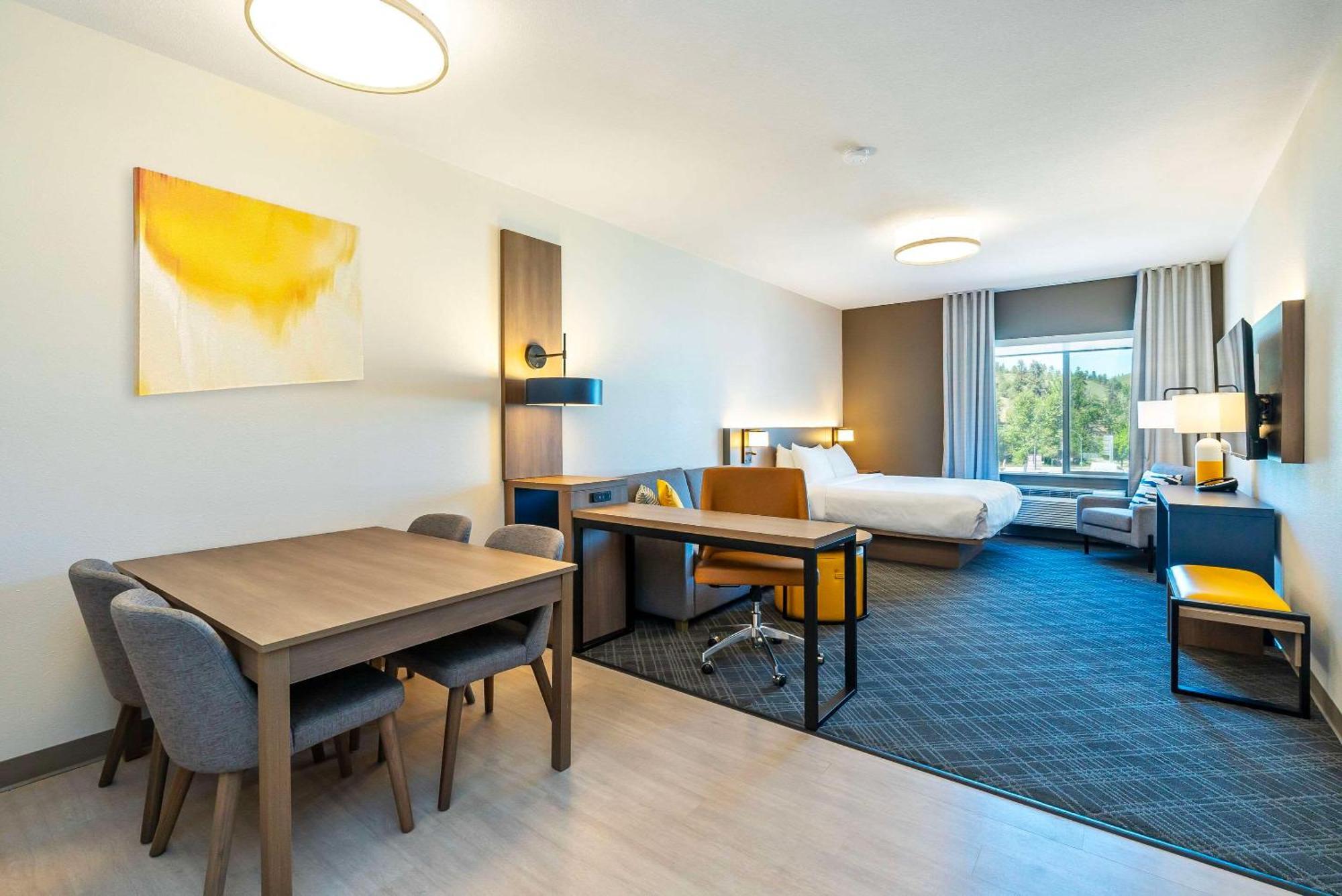 Comfort Suites Келоуна Экстерьер фото