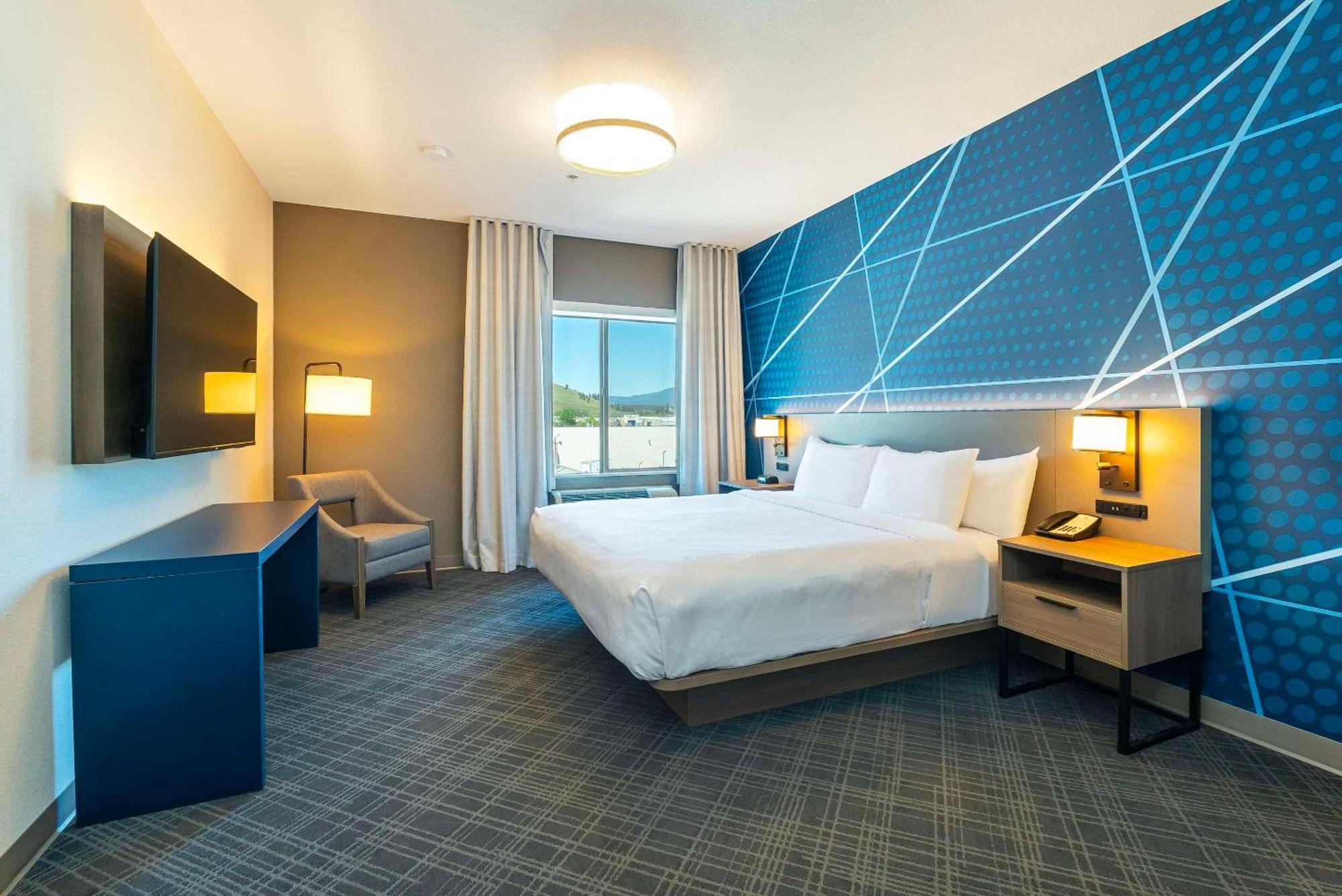Comfort Suites Келоуна Экстерьер фото