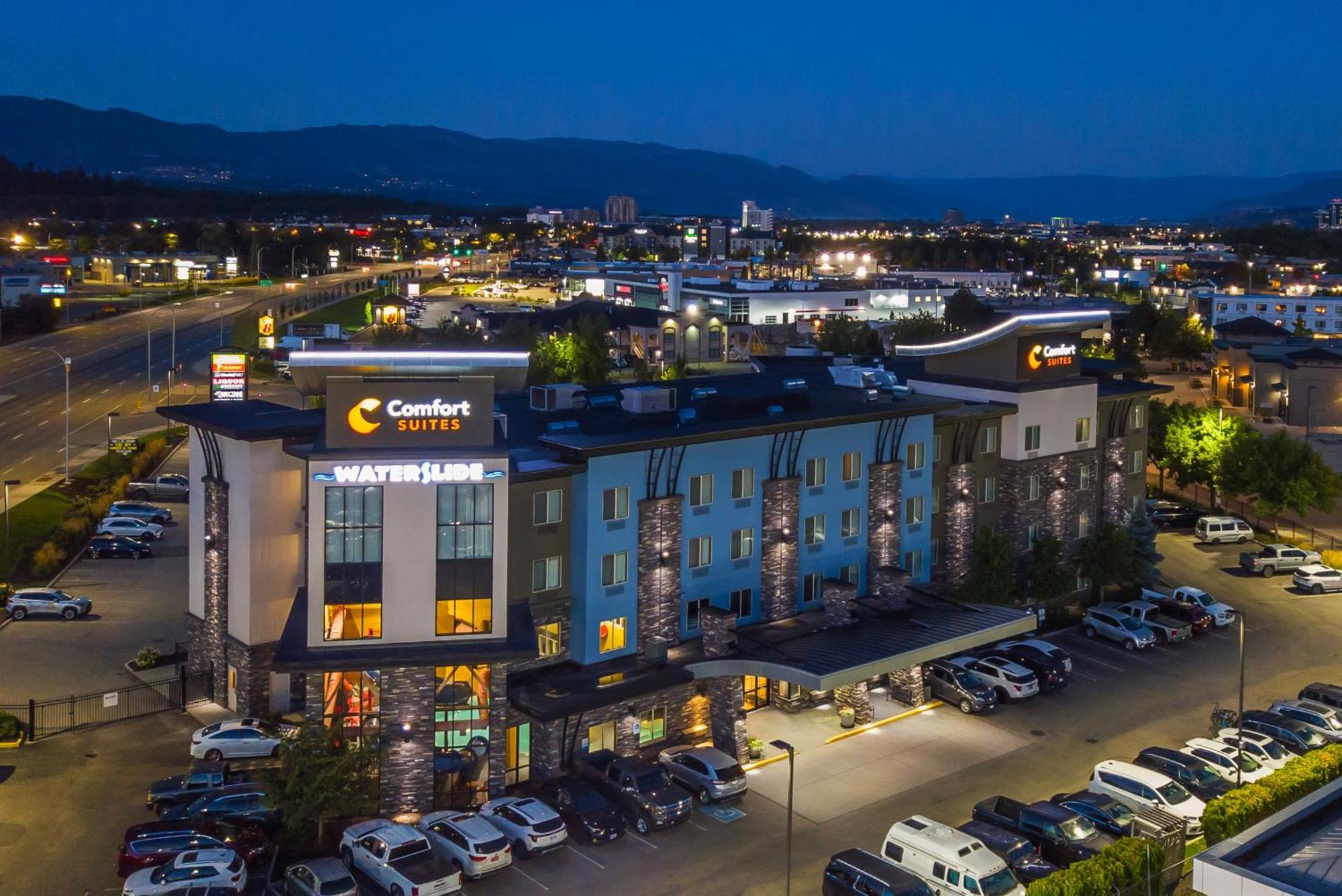 Comfort Suites Келоуна Экстерьер фото